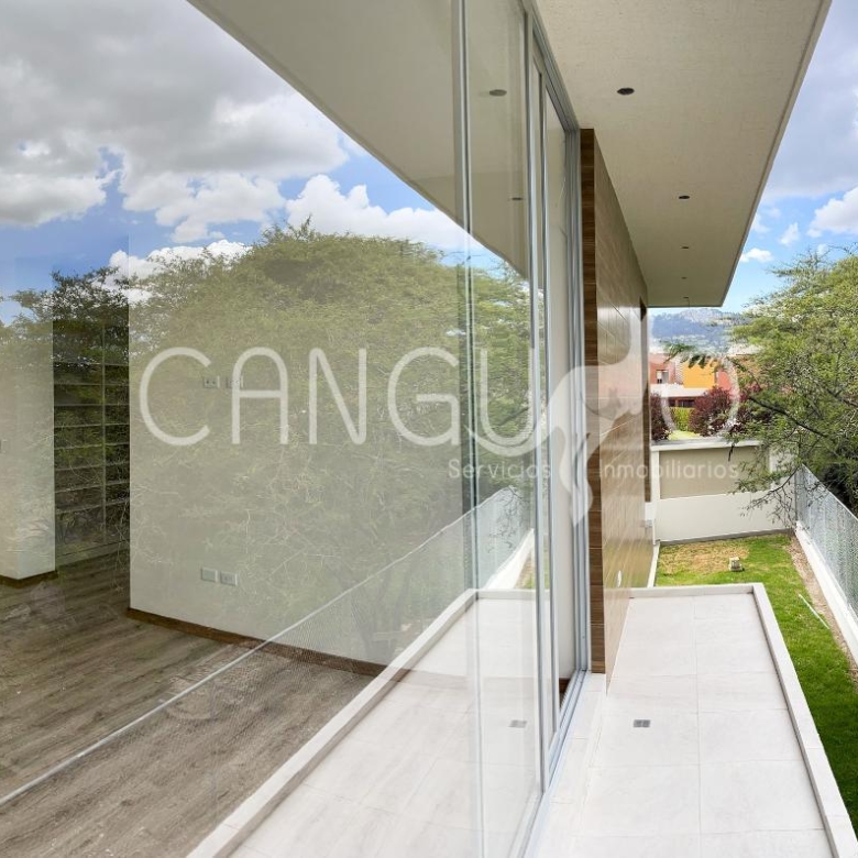 Casa moderna en venta Nayón Balcón Cuarto master