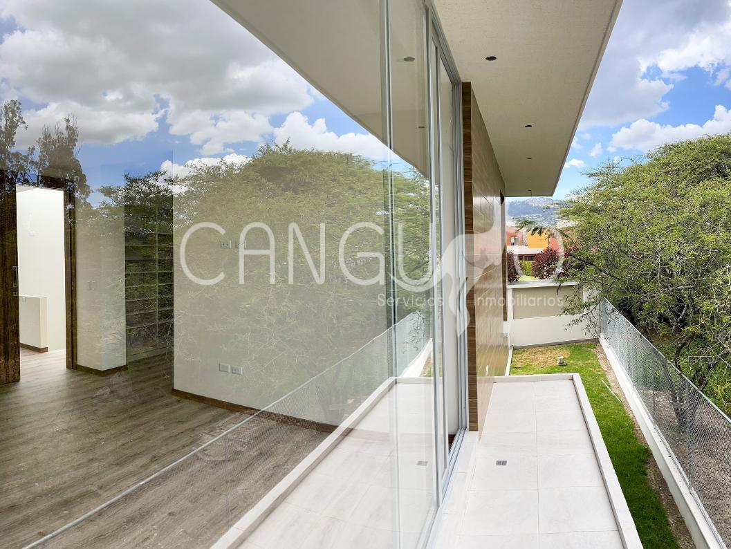 Casa moderna en venta Nayón Balcón Cuarto master