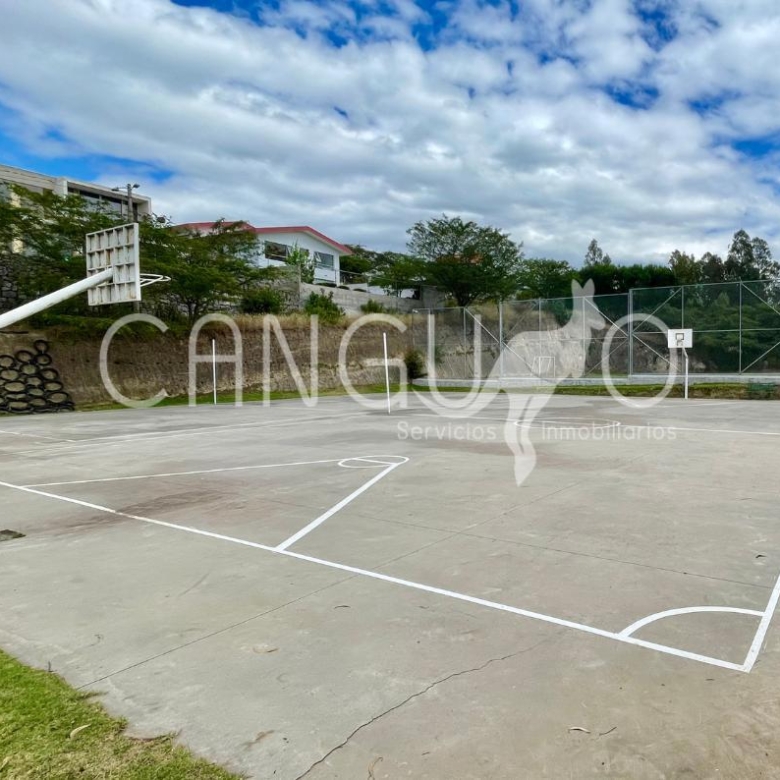 Casa moderna en venta Nayón cancha de basket