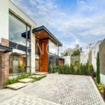 Fachada frontal Casa personalizable de Venta en Nayón