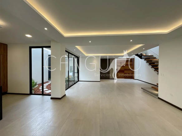 Otros diseños Casa personalizable de Venta en Nayón