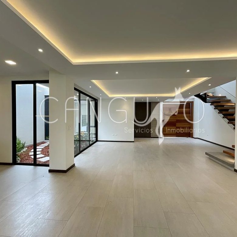 Otros diseños Casa personalizable de Venta en Nayón