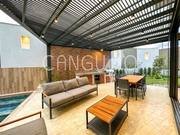 Patios con Pérgola Casa personalizable de Venta en Nayón