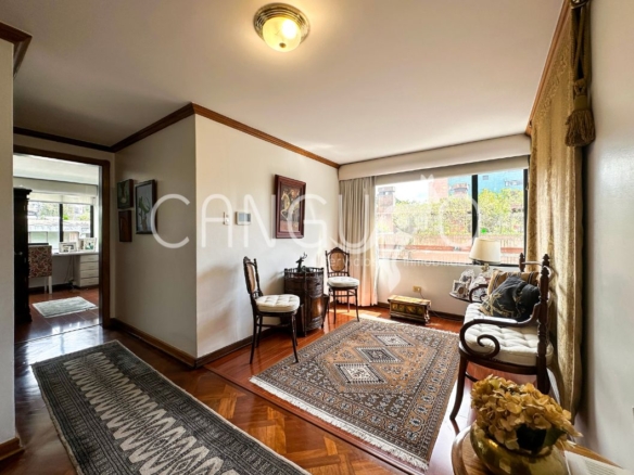 Área de estar ideal para estudio o sala de televisión