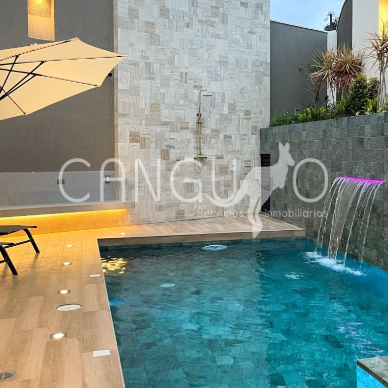 Piscina Casa personalizable de Venta en Nayón