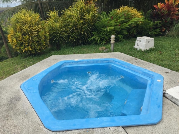 Jacuzzi exterior del departamento en venta en Same