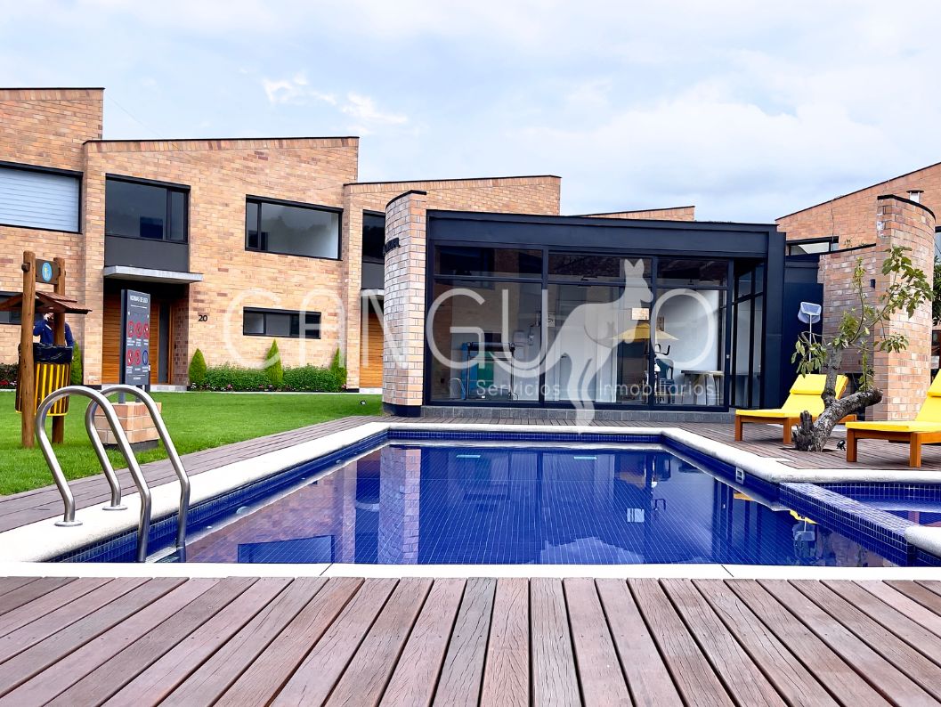 piscina-comunal-primavera-cumbaya