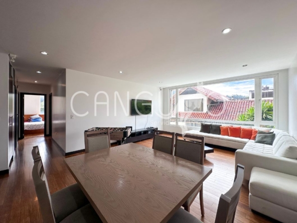 Sala- Comedor Cálido departamento en Monteserrin