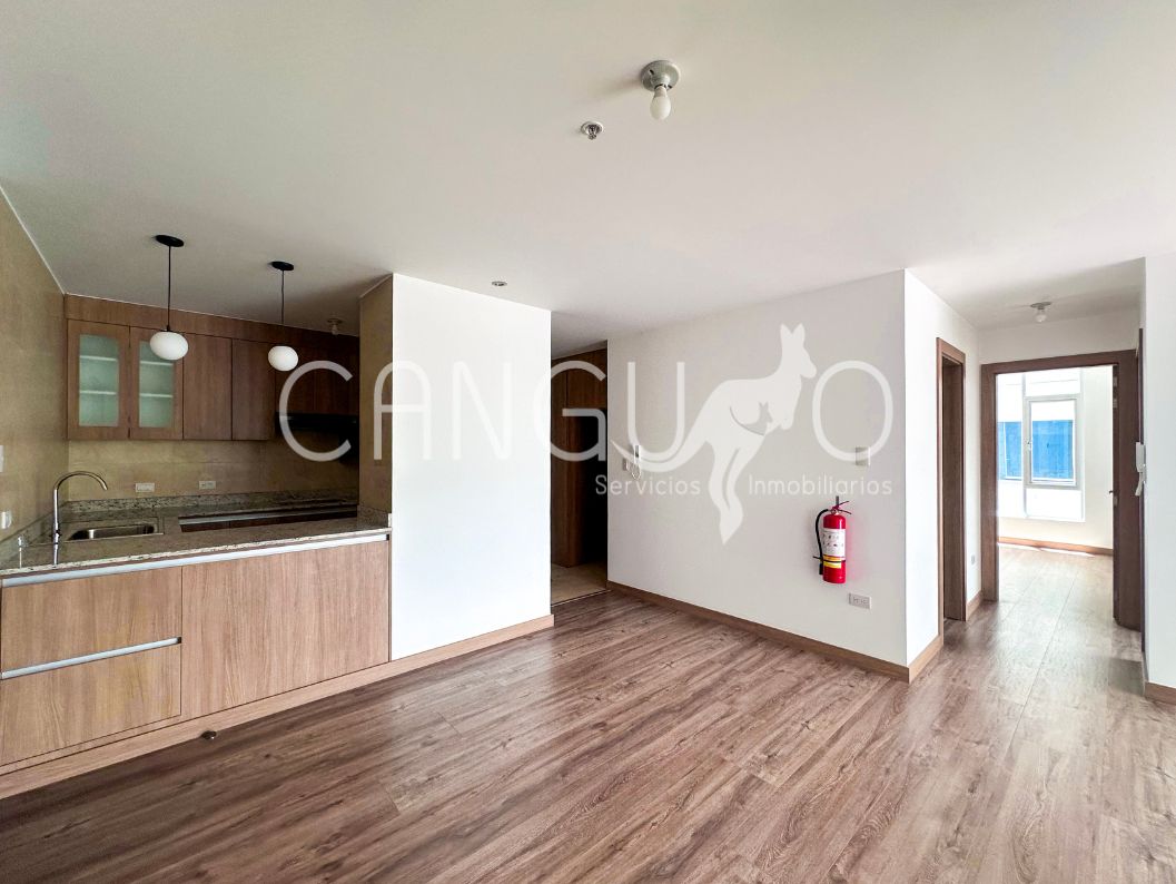 Cocina Sala Departamento a estrenar Av. 6 de Diciembre