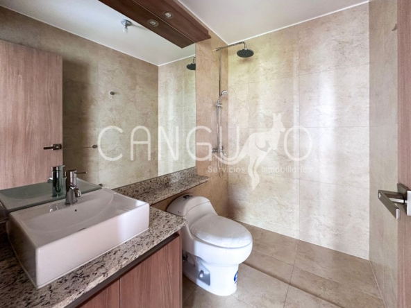 Baño Sala Departamento a estrenar Av. 6 de Diciembre