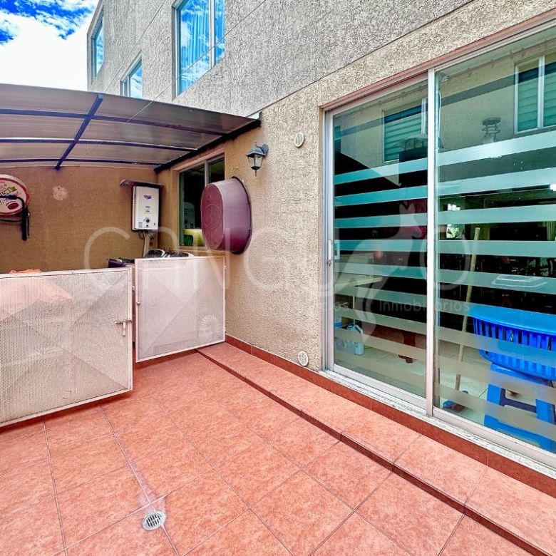 Patio cubierto casa en arriendo Mirasierra