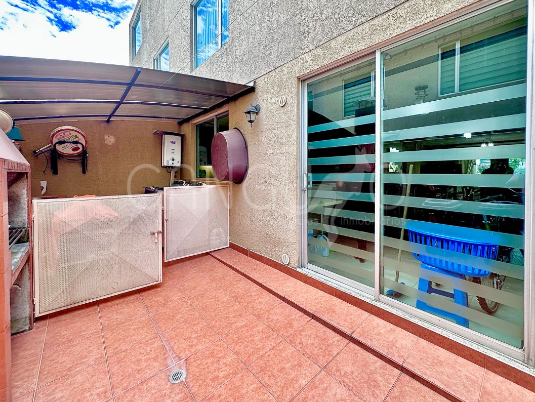 Patio cubierto casa en arriendo Mirasierra