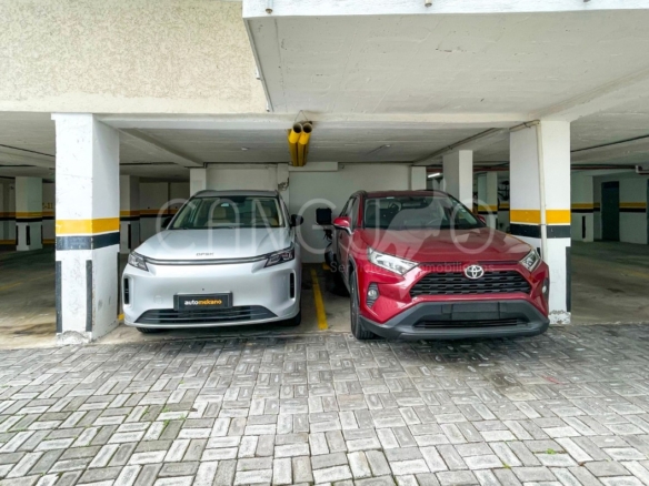 2 Parqueaderos Paralelos Departamento dúplex en El Condado