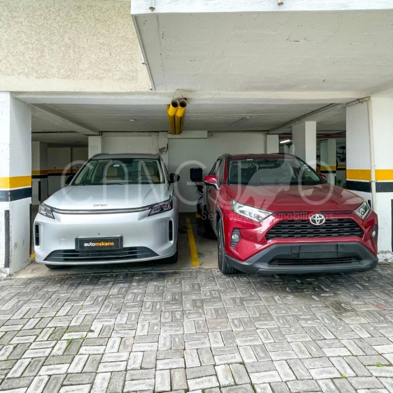 2 Parqueaderos Paralelos Departamento dúplex en El Condado