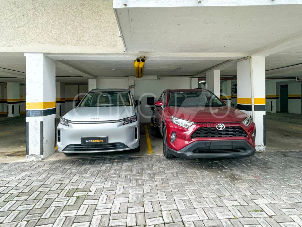 2 Parqueaderos Paralelos Departamento dúplex en El Condado