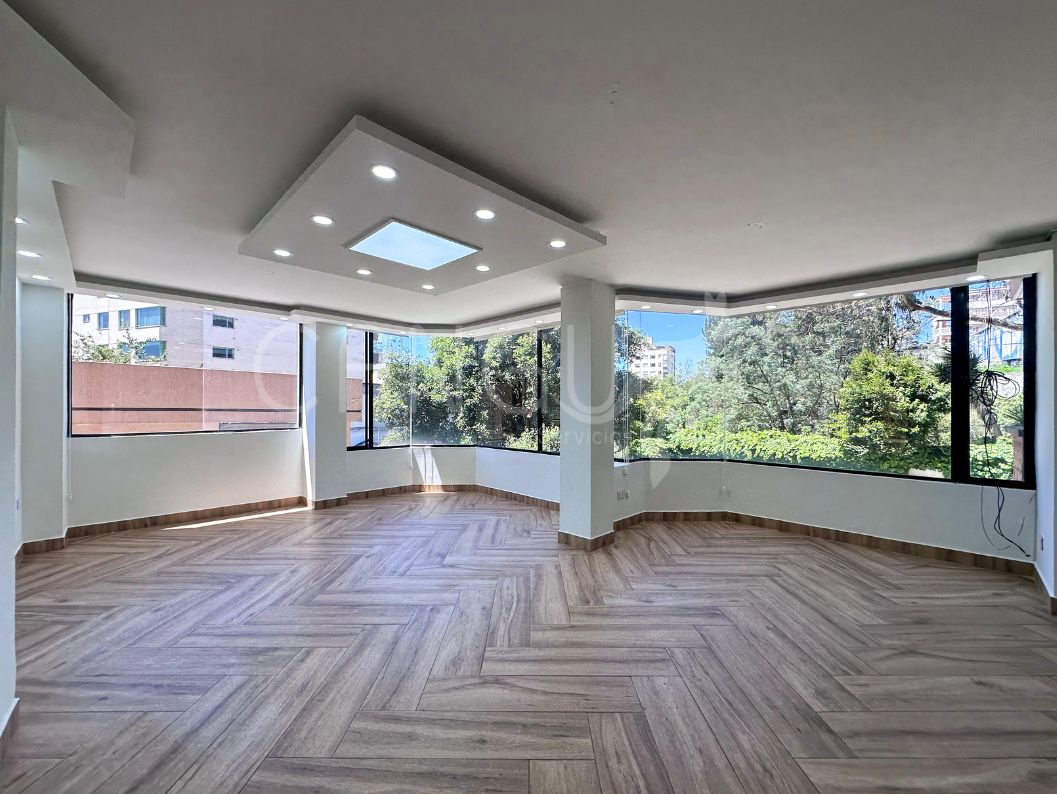Sala de departamento remodelado en La Granda Centeno
