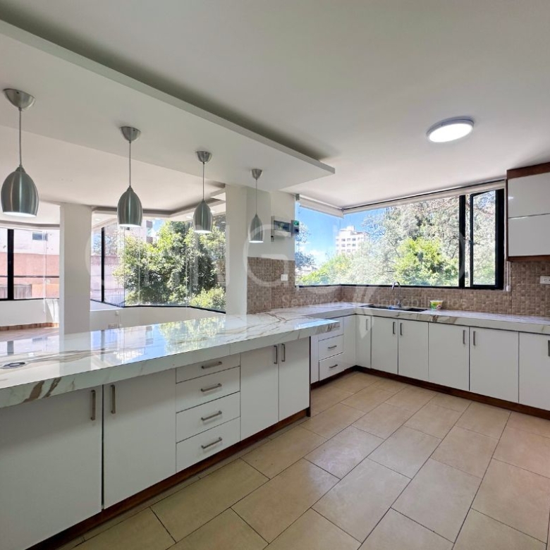 Departamento de venta remodelado en La Granda Centeno Quito