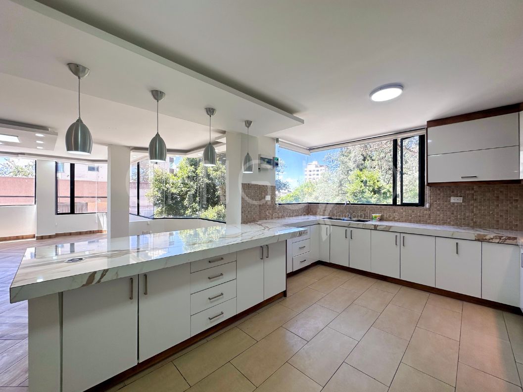 Departamento de venta remodelado en La Granda Centeno Quito